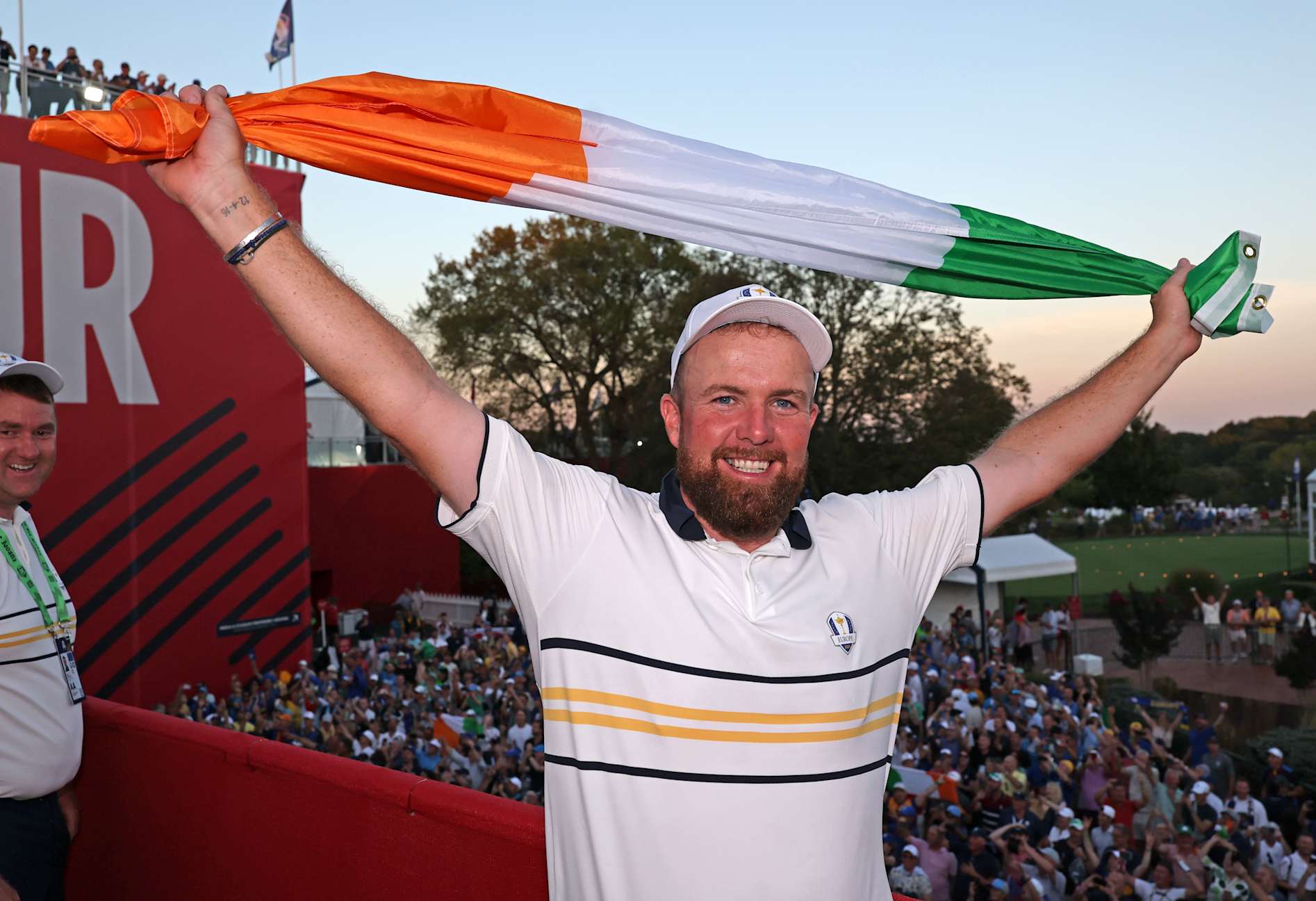 FARMINGDALE, NEW YORK - SEPTEMBER 28: Shane Lowry of Team Europe celebrates after Team Europe's 15-13 win over Team United States during the Sunday singles matches of the 2025 Ryder Cup at Black Course at Bethpage State Park Golf Course on September 28, 2025 in Farmingdale, New York. (Photo by Andrew Redington/Getty Images)