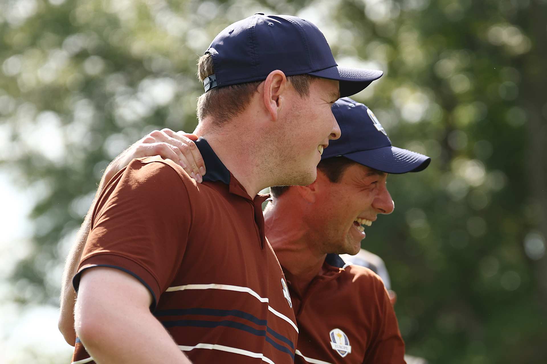 FARMINGDALE, NEW YORK - SEPTEMBER 27: Robert MacIntyre and Viktor Hovland of Team Europe embrace on the 15th green during the Saturday morning foursomes matches of the 2025 Ryder Cup at Black Course at Bethpage State Park Golf Course on September 27, 2025 in Farmingdale, New York. (Photo by Jared C. Tilton/Getty Images)